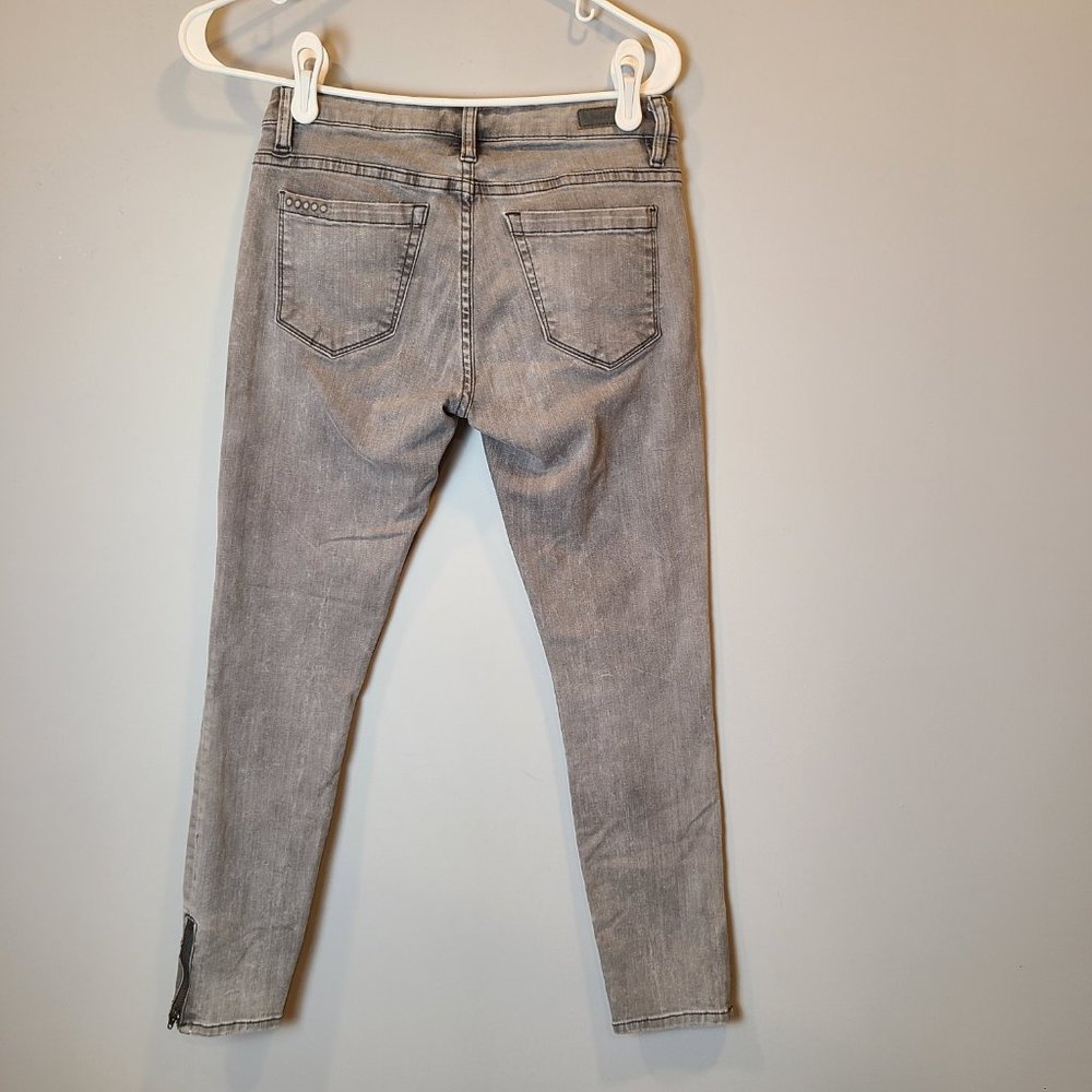 Blank NYC Light Gray Skinny Ankle Jeans with Zipper - Picture 5 of 10